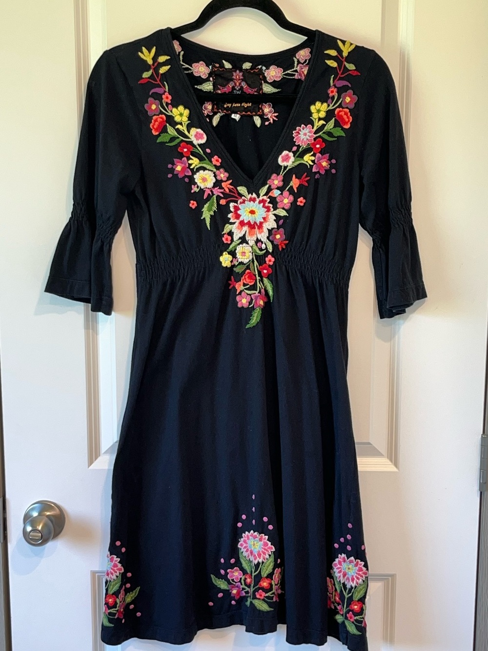 Johnny Was JW Los Angeles Embroidered T Shirt Dress Size Medium Bell Sleeve